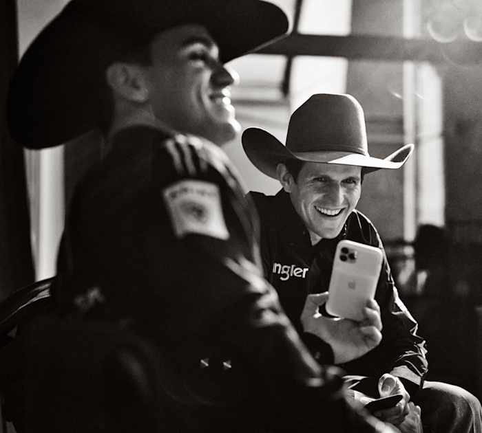 BEAUTIFUL GAMER
Jose Vitor Leme (with phone, and fellow rider Dener Barbosa), a former semipro soccer player in Brazil, was the 2020 PBR world champion.